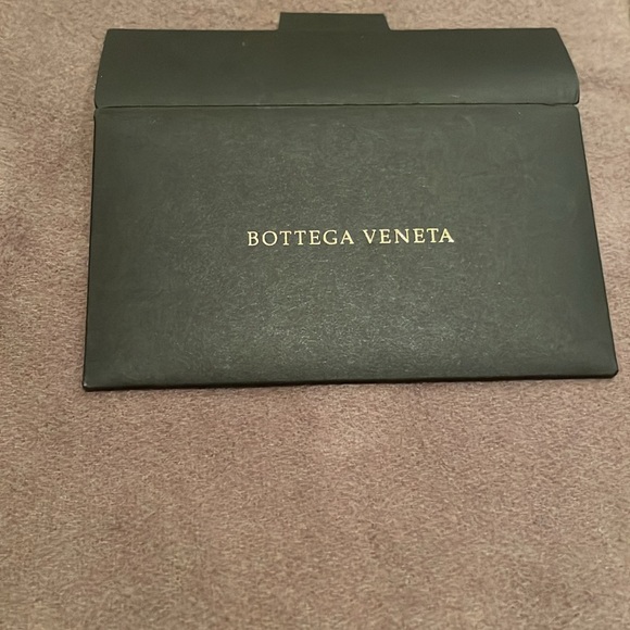Bottega Venetia I phone 10 case with belt loop. - Picture 4 of 8